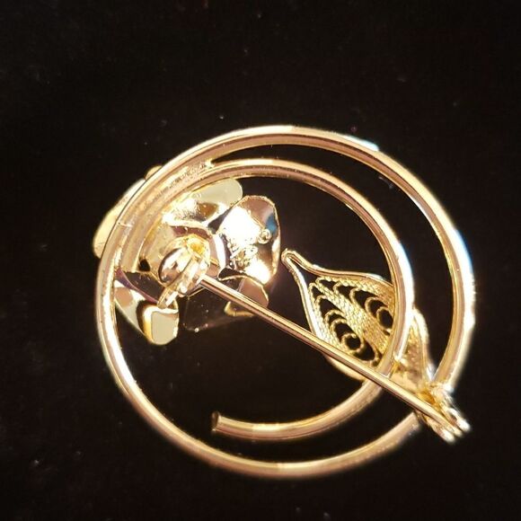 Vintage Signed Sarah Coventry Goldtone Rose Circle Brooch - "Promise" - Picture 5 of 9